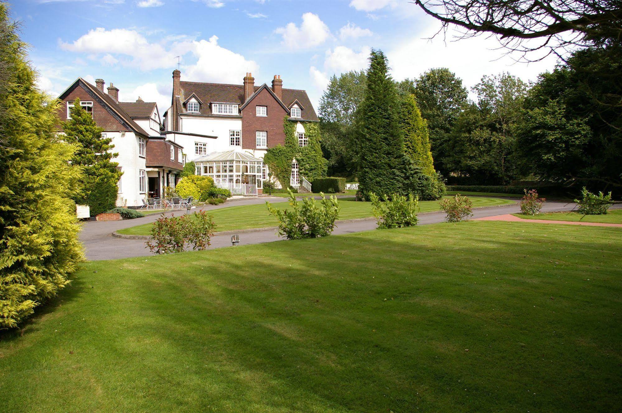 Guildford Manor Hotel & Spa Exterior photo